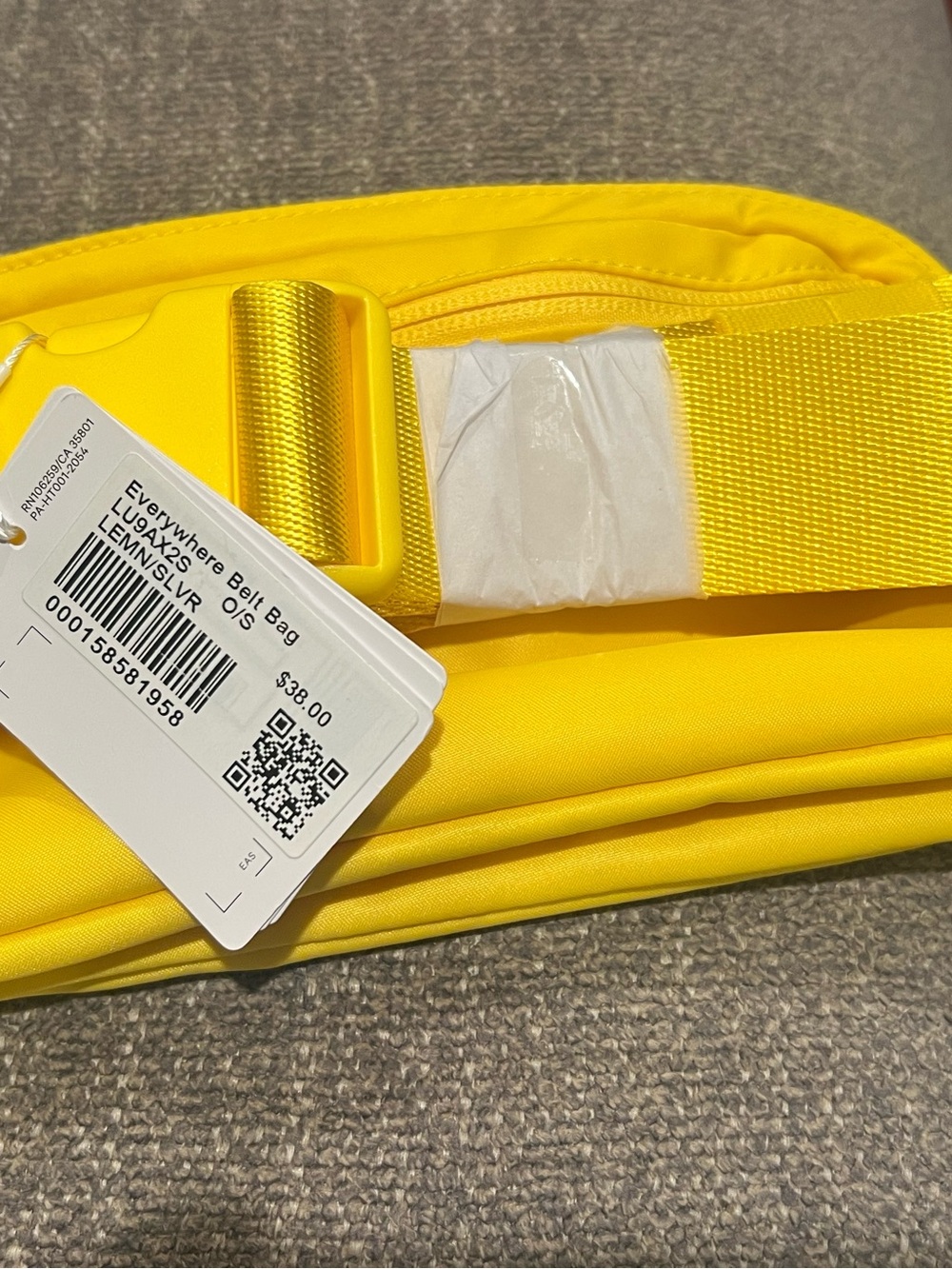 New lululemon belt bag 1L lemon/silver - Picture 2 of 2